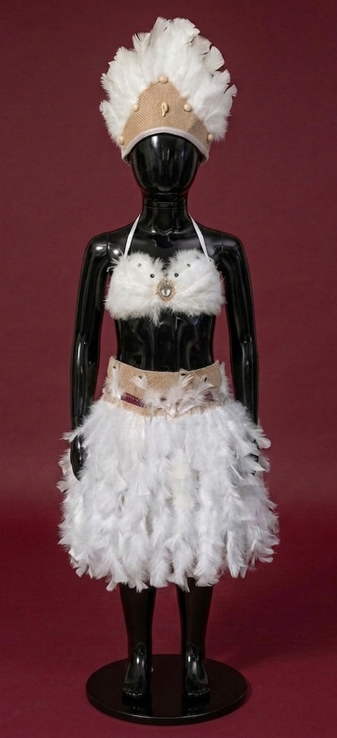 Pascuense Infantil con el doble de Plumas